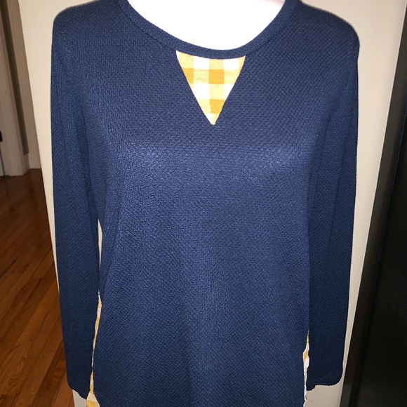 Women's Blouse - Picture 1 of 4